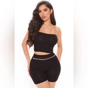 Black short chain set